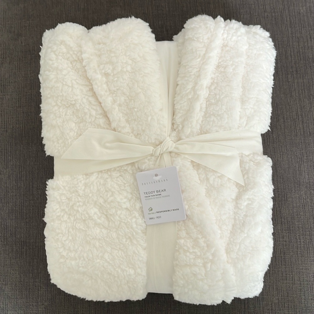 Pottery Barn Faux Fur Robe - Large😍